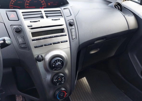 Toyota Yaris cena 23900 przebieg: 147326, rok produkcji 2010 z Rydułtowy małe 436